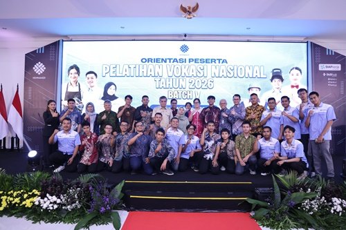 Menteri Ketenagakerjaan Yassierli bersama peserta Pelatihan Vokasi Nasional (PVN) Batch V Tahun 2026 di Balai Besar Pelatihan Vokasi dan Produktivitas (BBPVP) Bekasi, Jumat, 16 Oktober 2026.