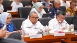 Menteri Ketenagakerjaan (Menaker) Yassierli dalam rapat kerja bersama Komisi IX DPR RI yang dipimpin Wakil Ketua DPR RI Sufmi Dasco Ahmad menyoal RUU Pelindungan Ketenagakerjaan.